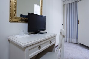 ห้องอีโคโนมีซิงเกิล, ห้องน้ำส่วนตัว (External) | มินิบาร์, ตู้นิรภัยในห้องพัก, Wi-Fi ฟรี