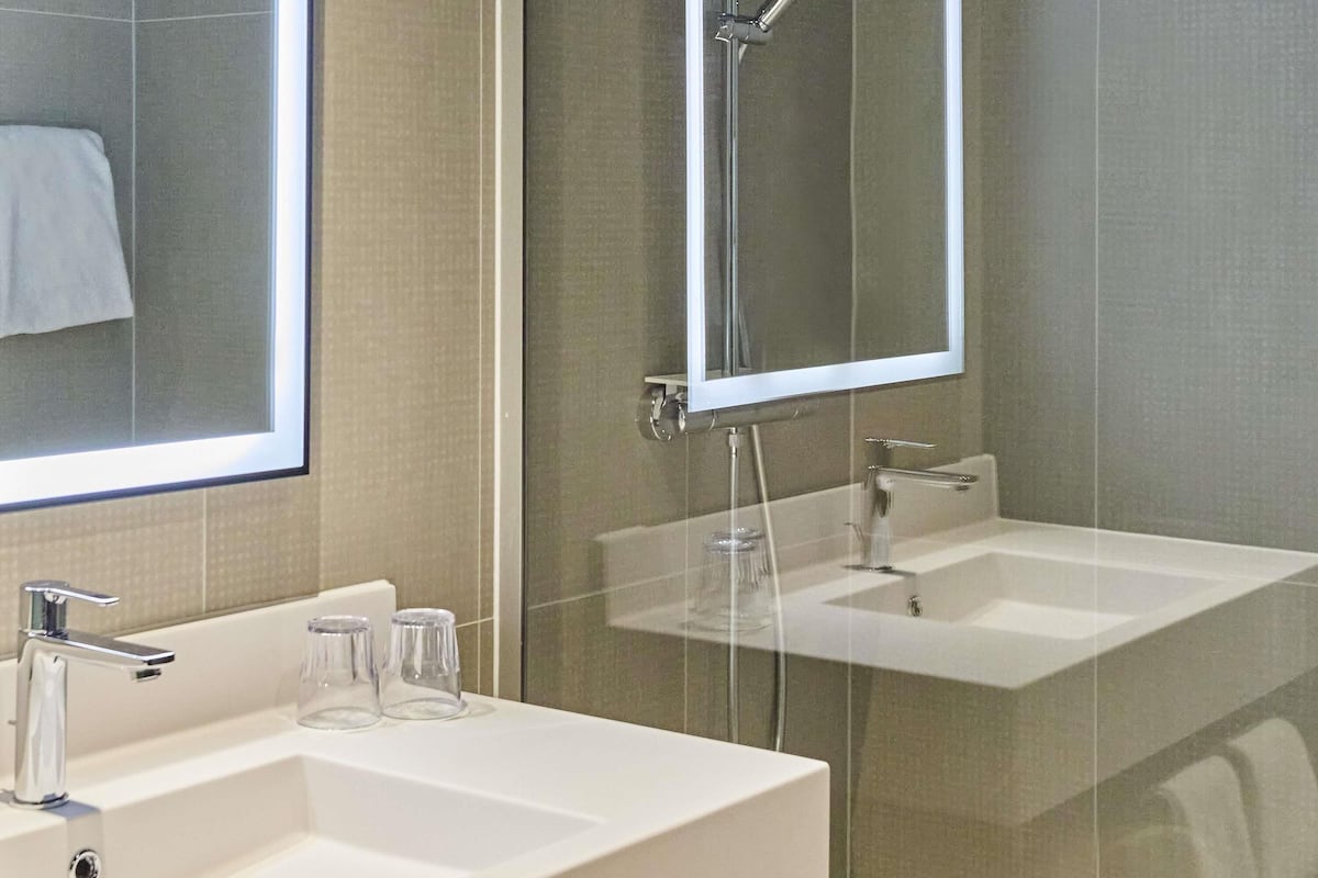 1 bedroom, in-room safe, individually decorated, individually furnished