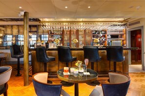 Breakfast, lunch and dinner served - Dukes London (London)