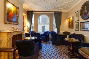 3 bars/lounges, cocktail bar - Dukes London (London)