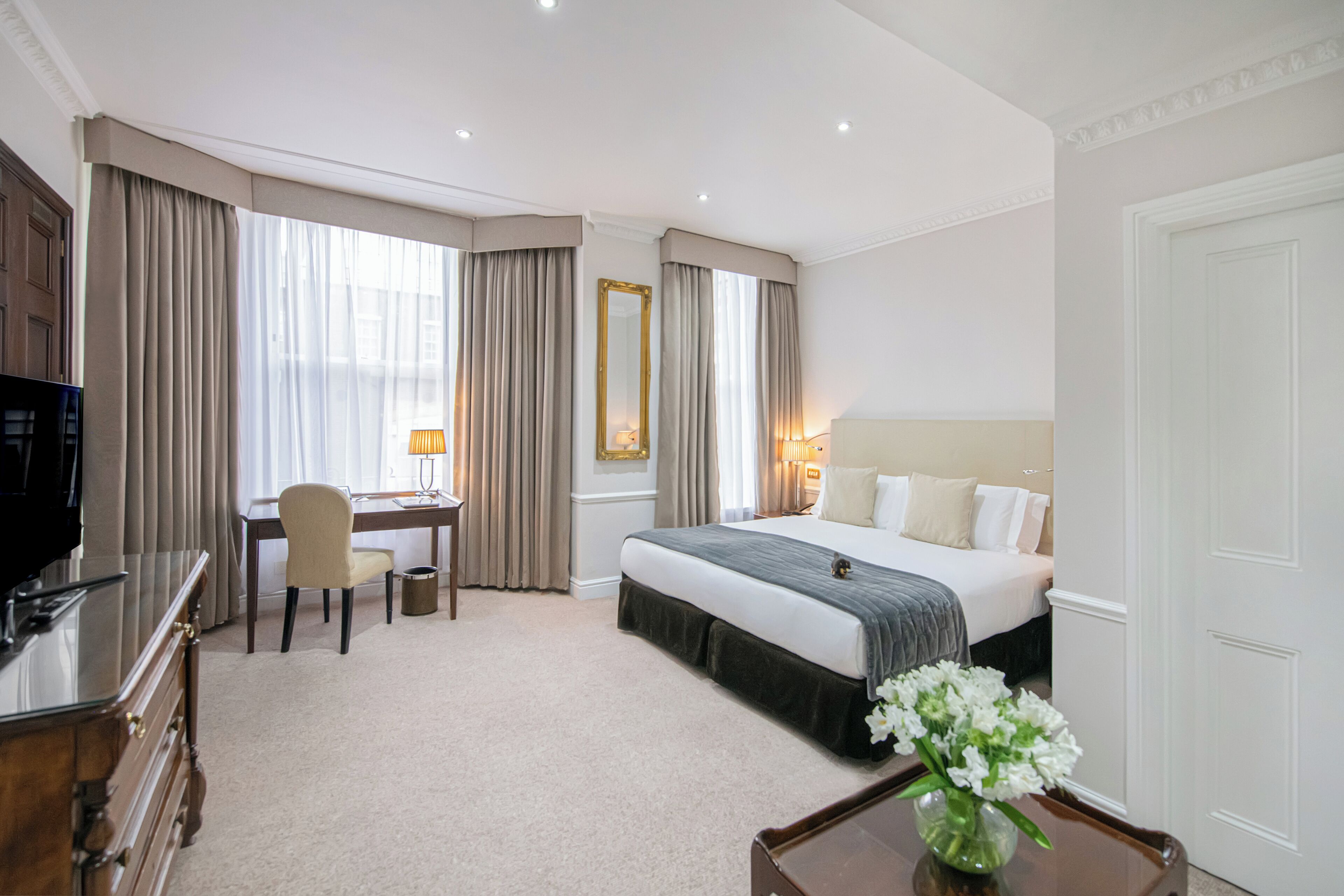 junior suite, 1 bedroom | premium bedding, in-room safe, individually furnished, desk