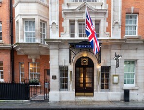 Frokost, lunsj og middag serveres, britiske retter 