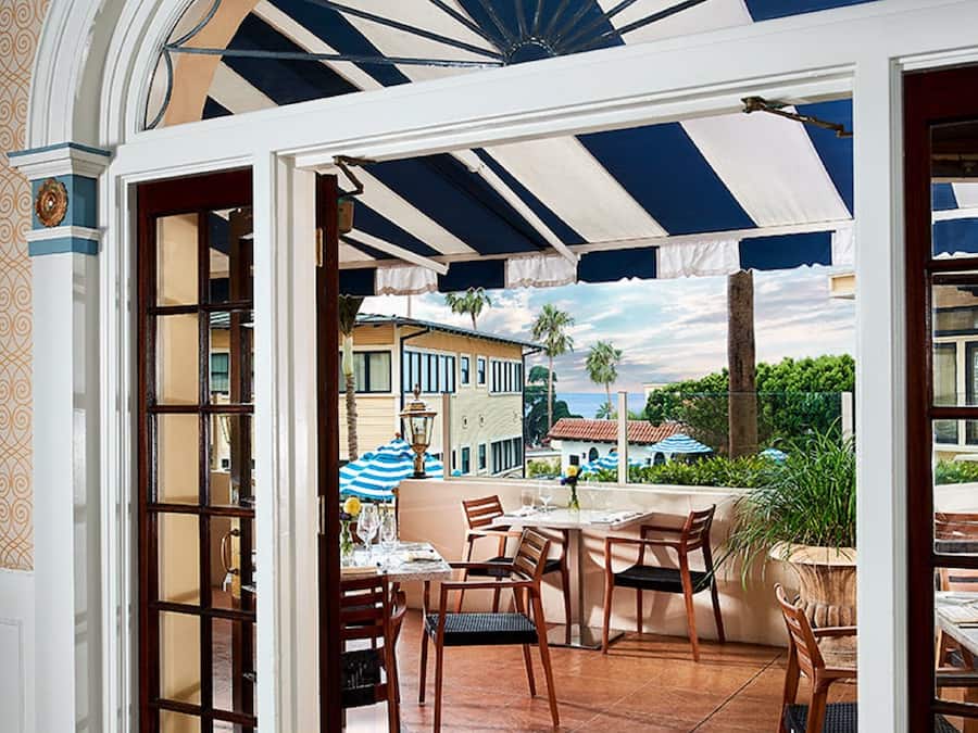 Petit déjeuner, déjeuner et dßner servis sur place