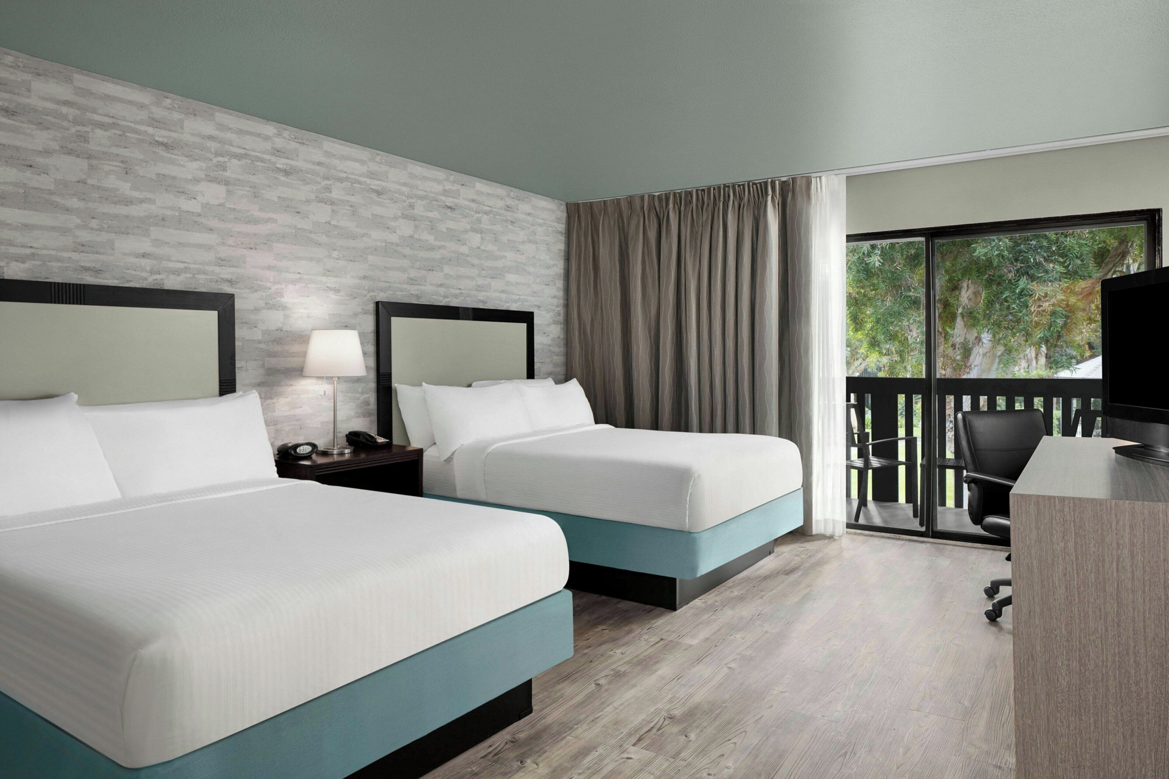 Suite, 1 Doppelbett, Blick auf den Innenhof | Allergikerbettwaren, Zimmersafe, Schreibtisch
