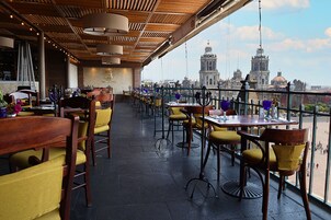 Desayuno buffet todos los días (con cargo)