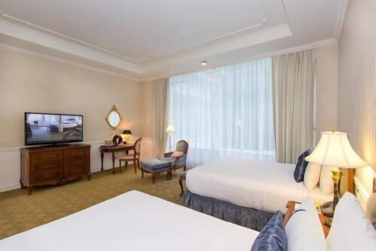 Minibar, in-room safe, desk, blackout drapes