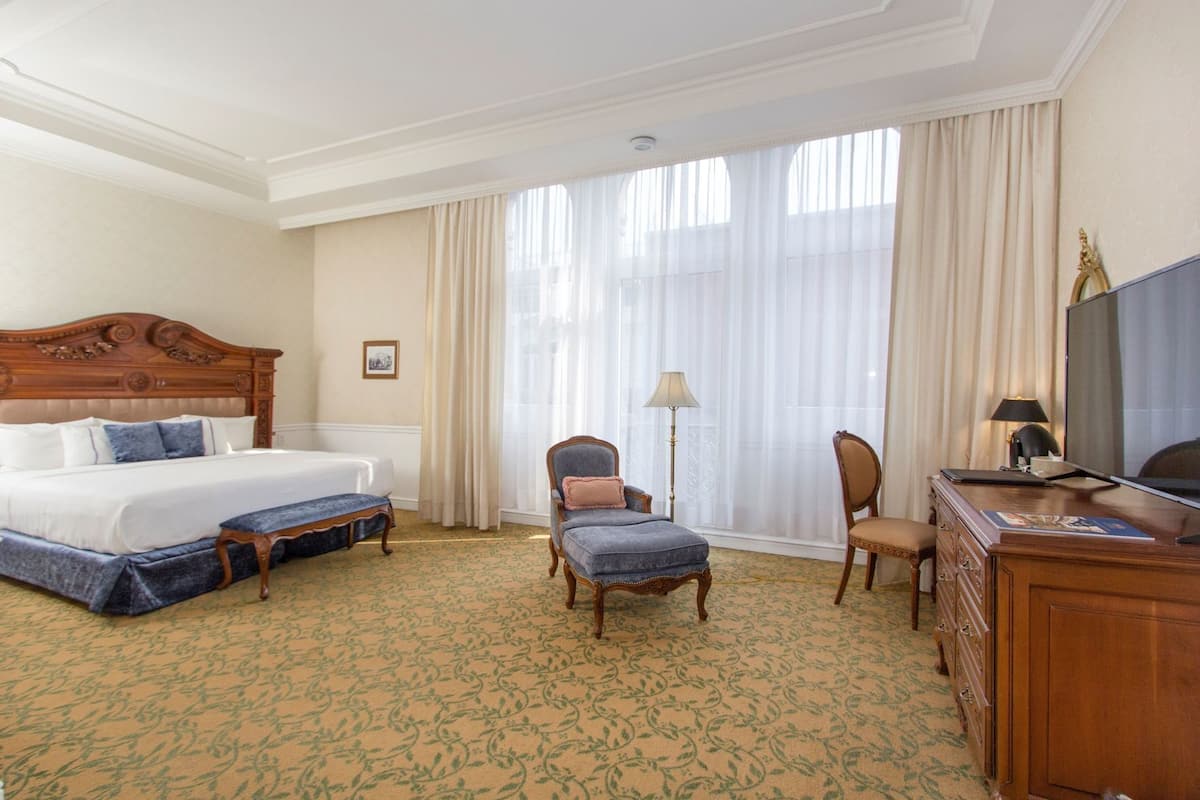 Minibar, in-room safe, desk, blackout drapes