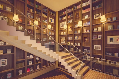 Library. Shiba Park Hotel