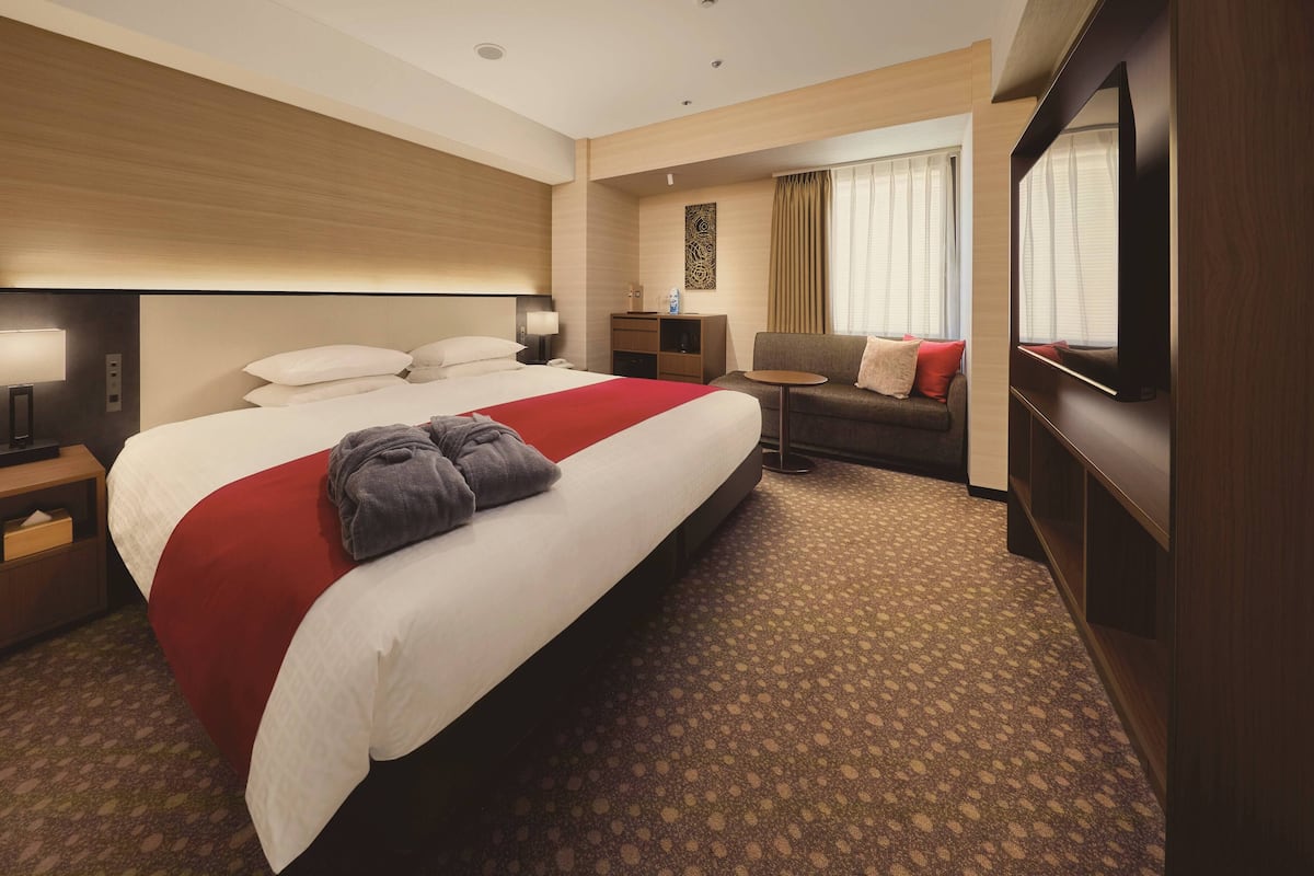 Superior King, Non Smoking | 1 bedroom, premium bedding, down duvets, memory-foam beds