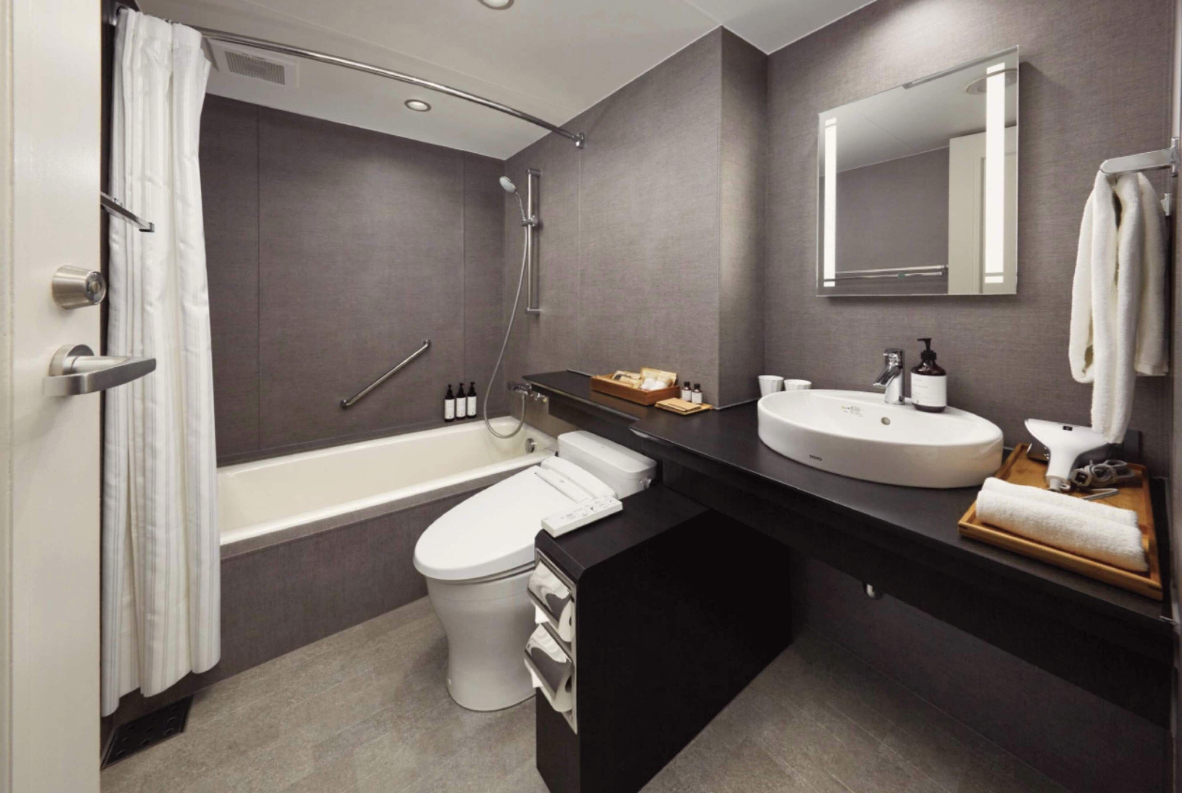 deluxe king, non smoking | 1 bedroom, premium bedding, down duvets, memory-foam beds