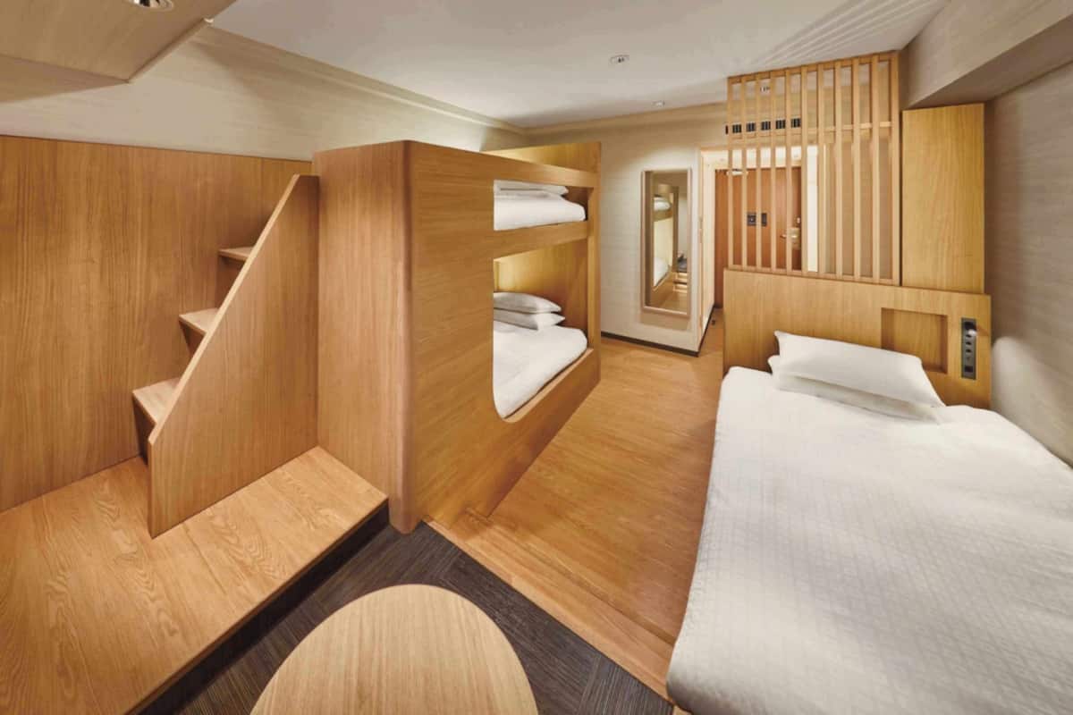 Standard Triple Room, Non Smoking | Peralatan tempat tidur premium, gebar bulu kapas, busa memori