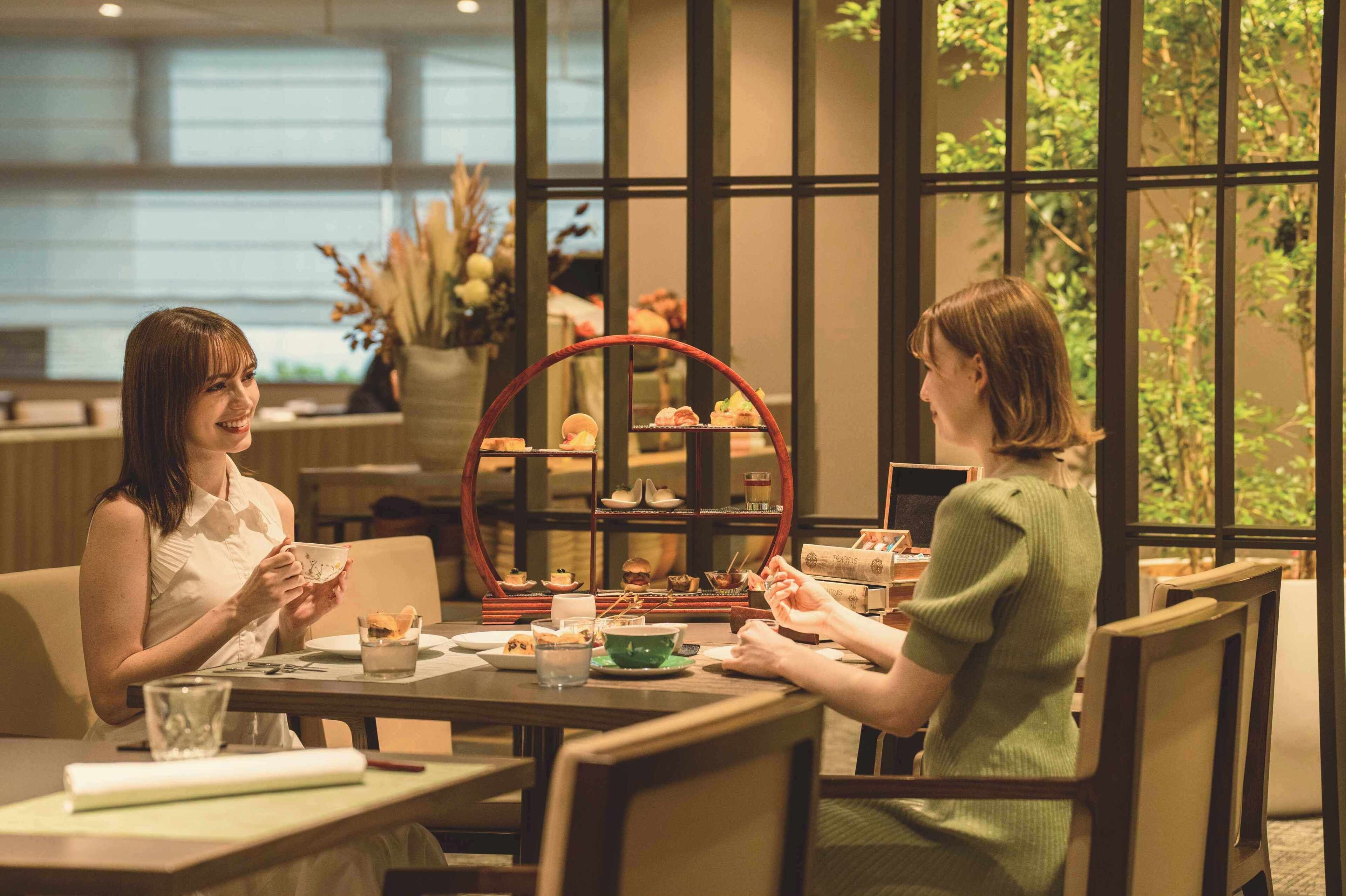 breakfast, lunch and dinner served