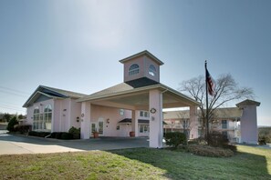Exterior - Angel Inn Central (Branson)