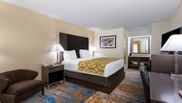 Standard Room, 1 King Bed, Non Smoking | Desk, blackout curtains, iron/ironing board, free WiFi