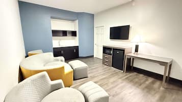 Suite, 1 King Bed, Non Smoking (One-Bedroom) | Living room | Flat-screen TV