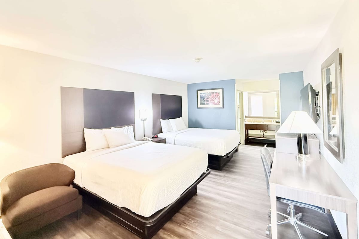 Bureau, rideaux occultants, fer et planche à repasser, Wi-Fi gratuit