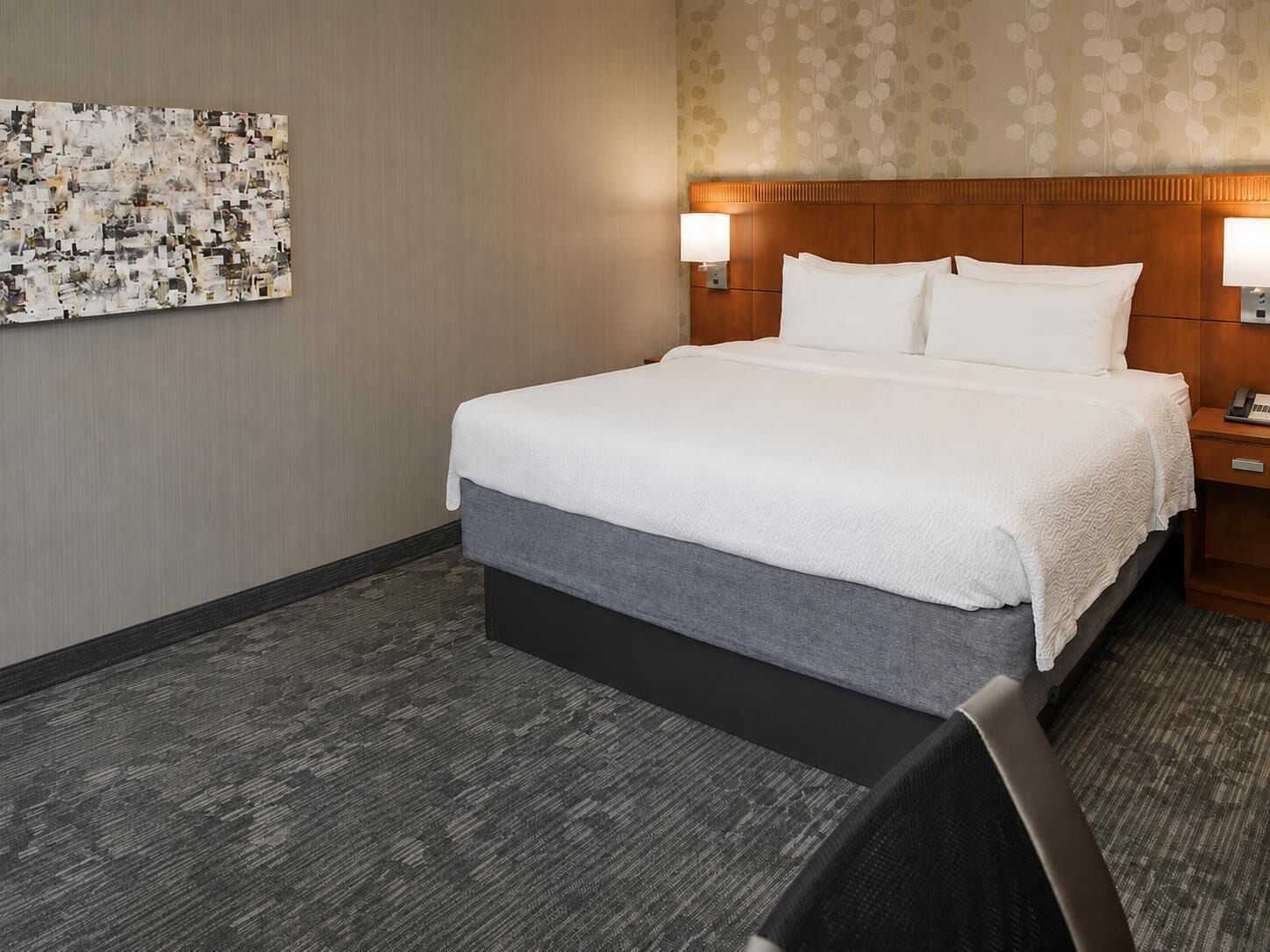 Egyptian cotton sheets, premium bedding, pillowtop beds, desk