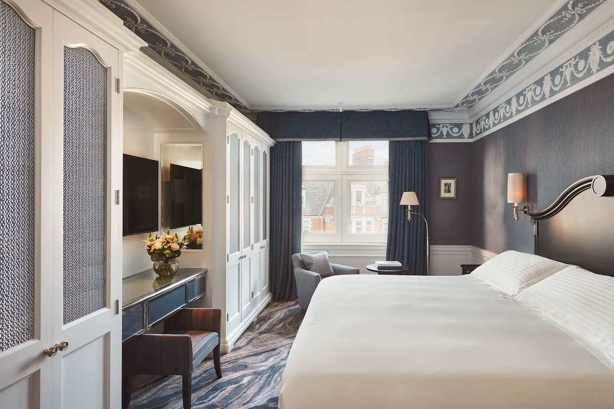 Coburg Suite | Sängtillbehör av högsta kvalitet och minibar med vissa gratis produkter