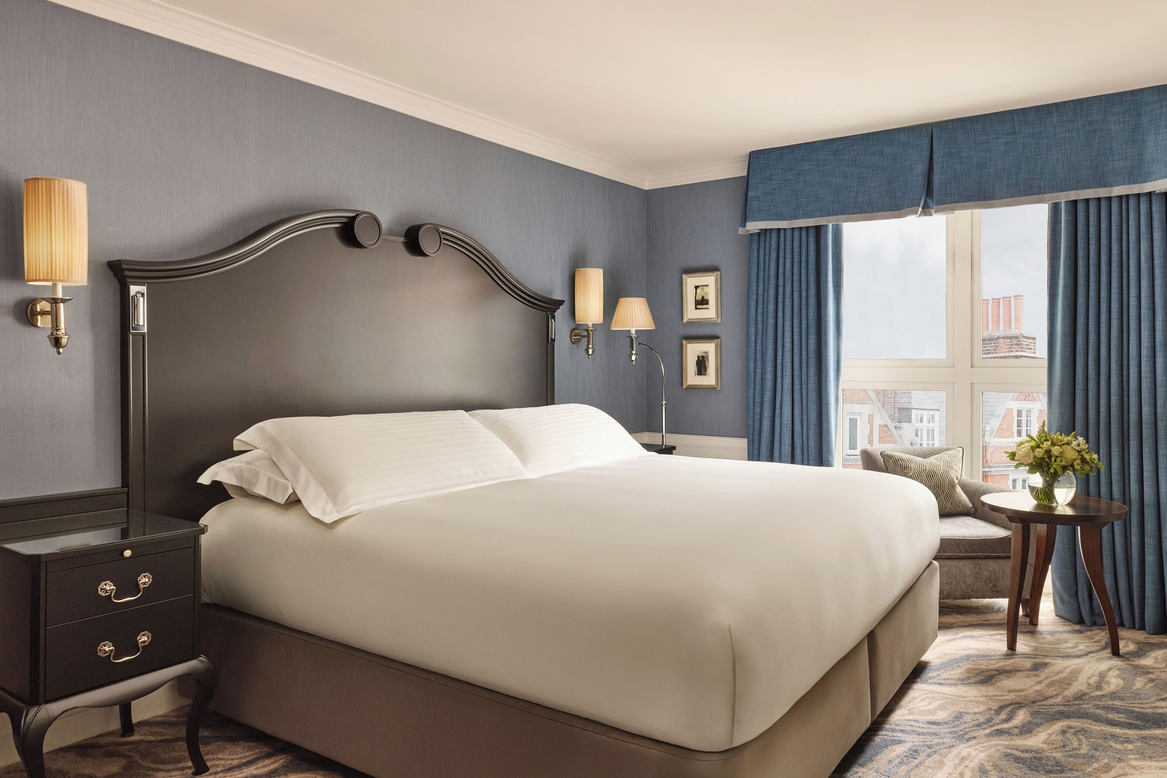 Rom – deluxe | Sengetøy av topp kvalitet, minibarvarer (inkludert) og safe på rommet