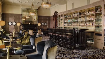 4 bars/lounges, cocktail bar, cocktail bar