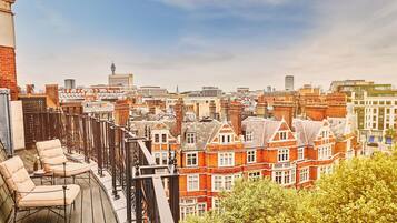 The Lodge | Premium bedding, free minibar items, in-room safe