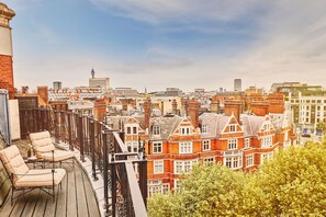 The Lodge | Premium bedding, free minibar items, in-room safe - The Connaught, Maybourne (London)