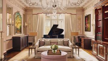 Sutherland Suite | Roupas de cama premium, frigobar (abastecido com alguns itens grátis)