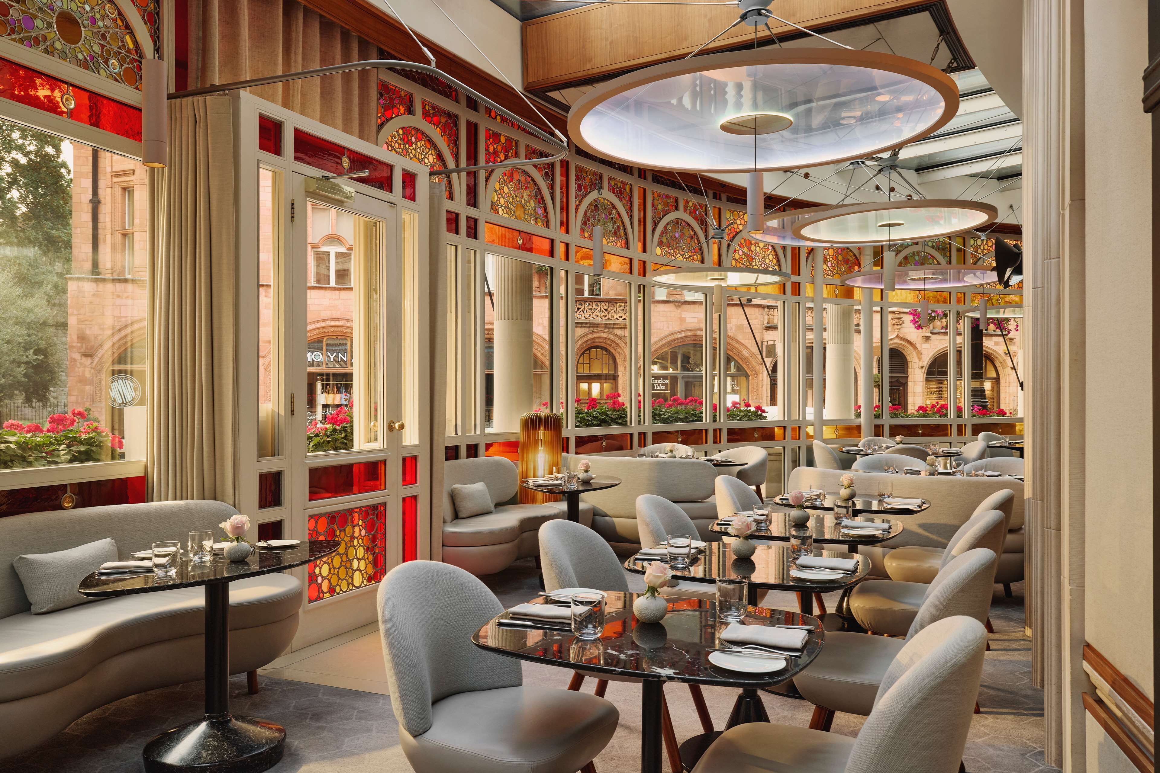 3 restaurants, breakfast, lunch, dinner served; French cuisine