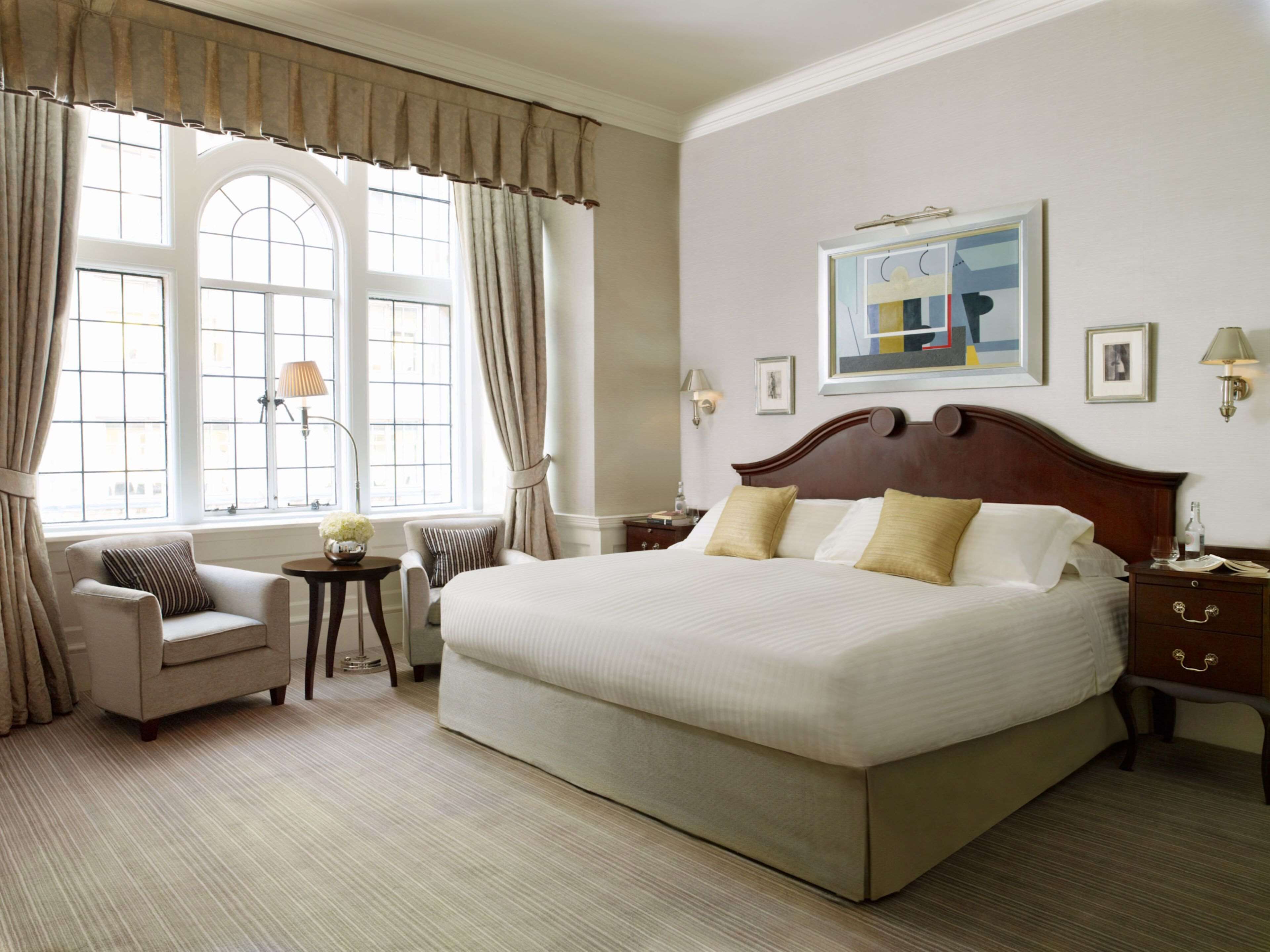 classic grosvenor suite | premium bedding, free minibar items, in-room safe