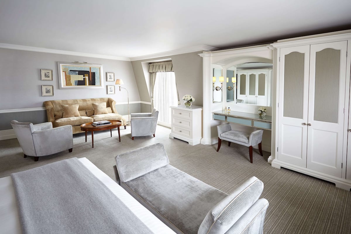 Deluxe Junior Suite | Sängtillbehör av högsta kvalitet och minibar med vissa gratis produkter