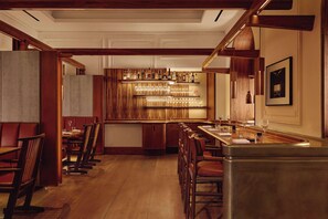 3 restaurants, breakfast, lunch, dinner served; French cuisine