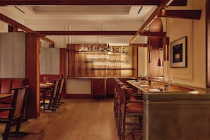 3 restaurants, breakfast, lunch, dinner served; French cuisine