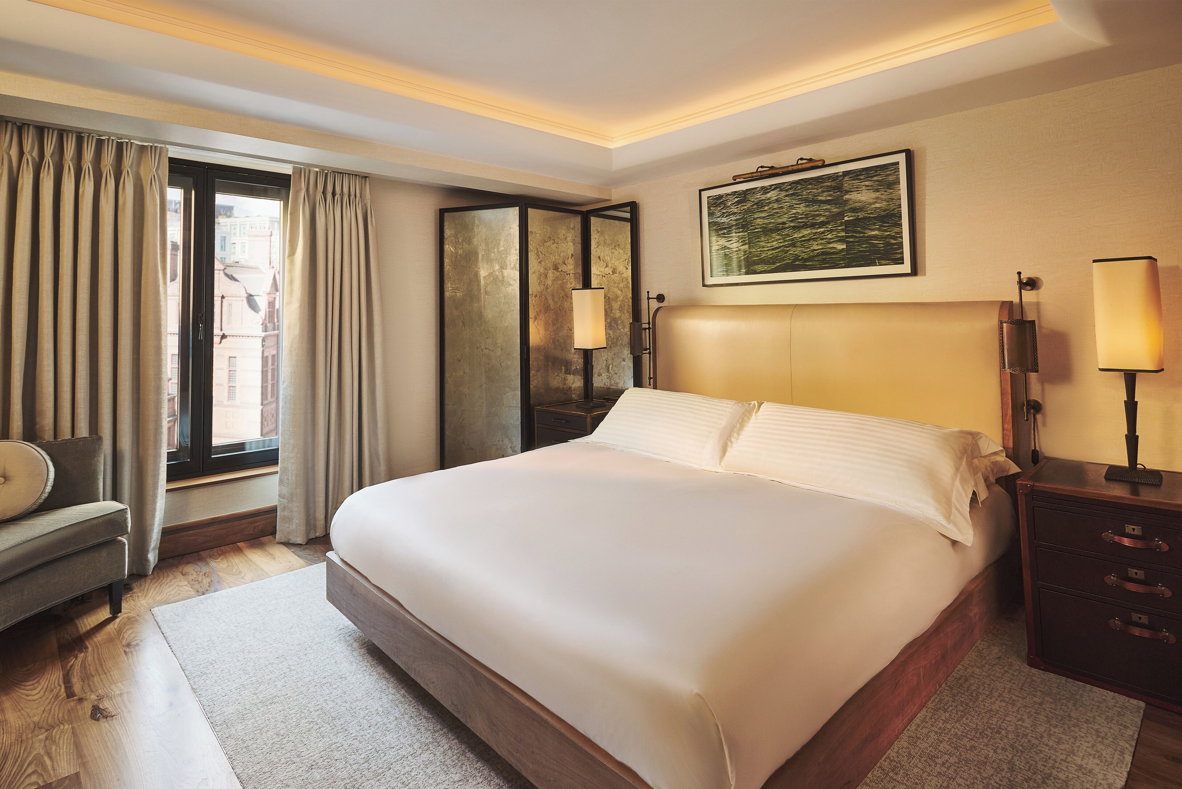 Contemporary Superior Room | Premium bedding, free minibar items, in-room safe