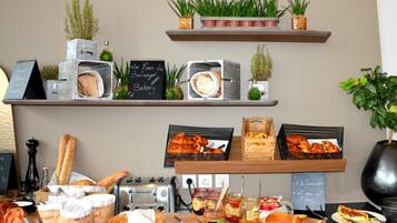 Desayuno buffet diario (EUR 25 por persona)