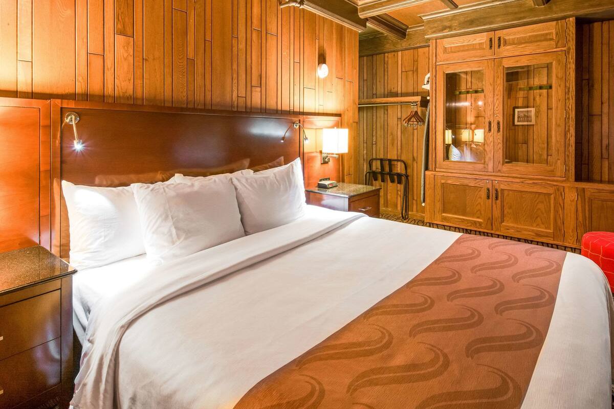 desk, iron/ironing board, free wifi, bed sheets