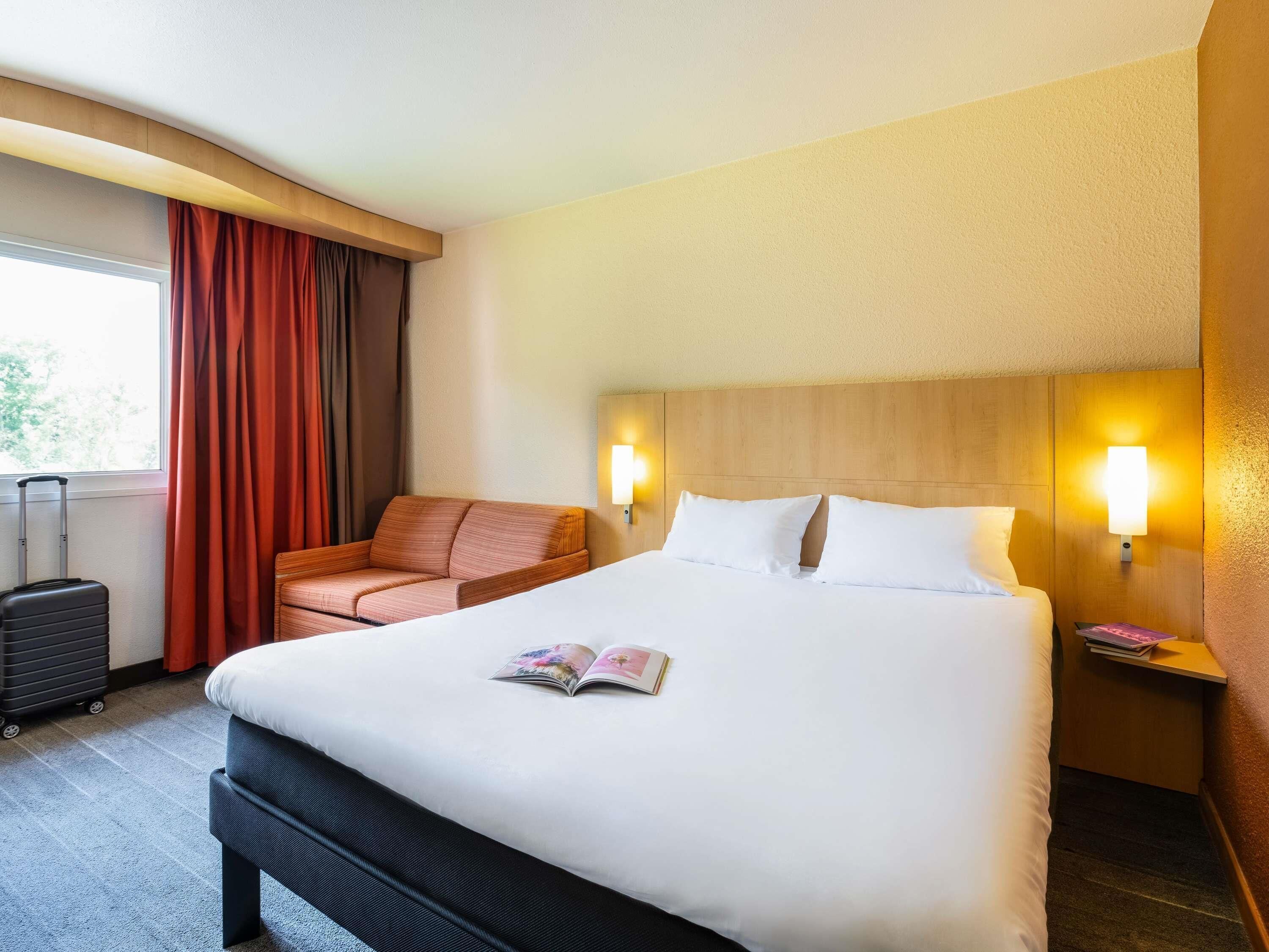 Ropa de cama de alta calidad, escritorio y cortinas blackout 