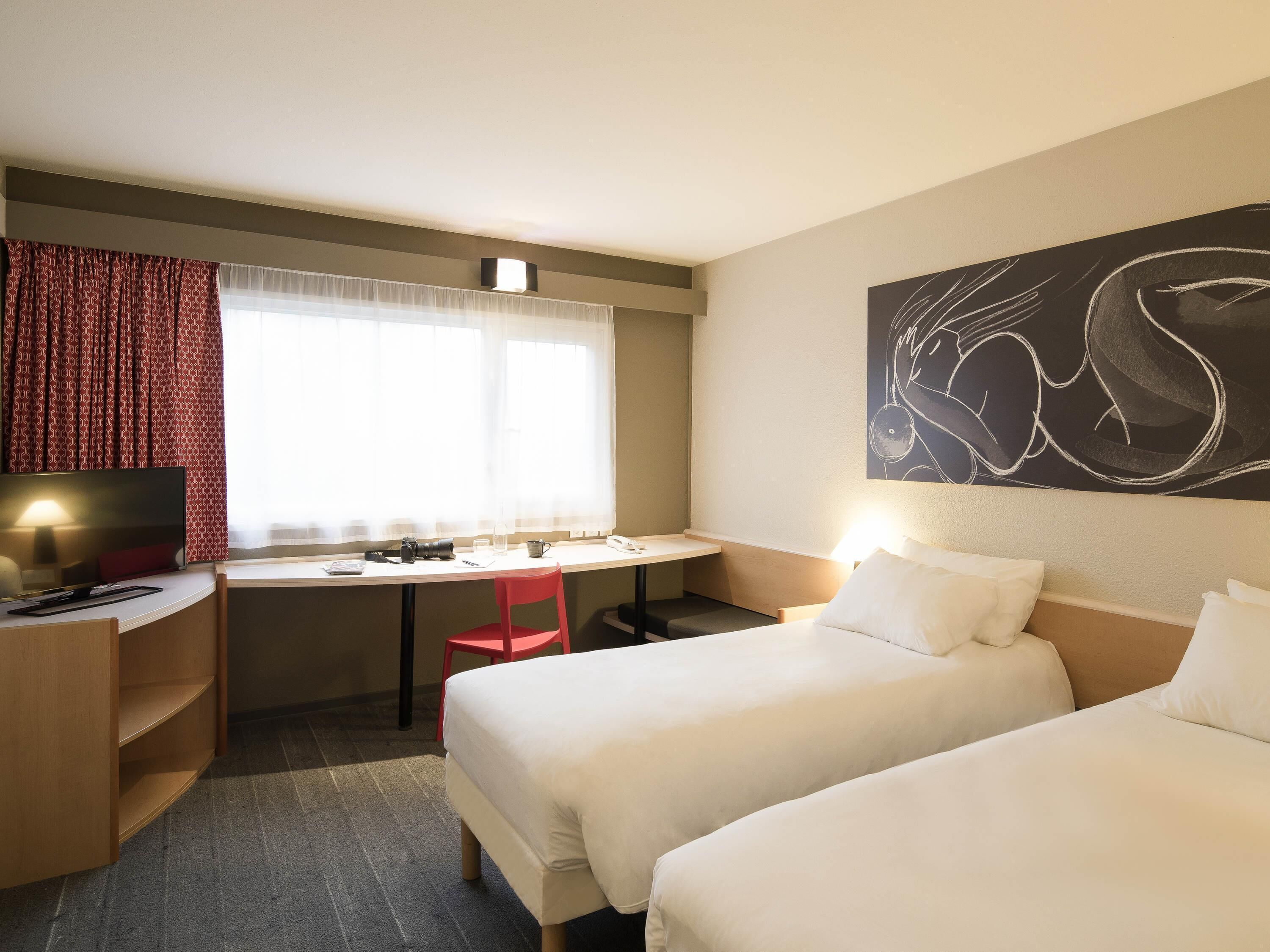 Standard Room, 2 Twin Beds | Premium bedding, desk, blackout drapes, soundproofing