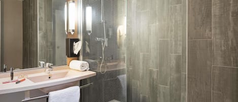 Premium bedding, desk, blackout drapes, soundproofing