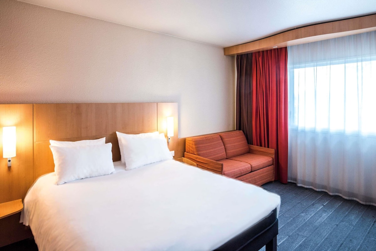 Standard Room, 1 Double Bed with Sofa bed | Premium bedding, desk, blackout drapes, soundproofing