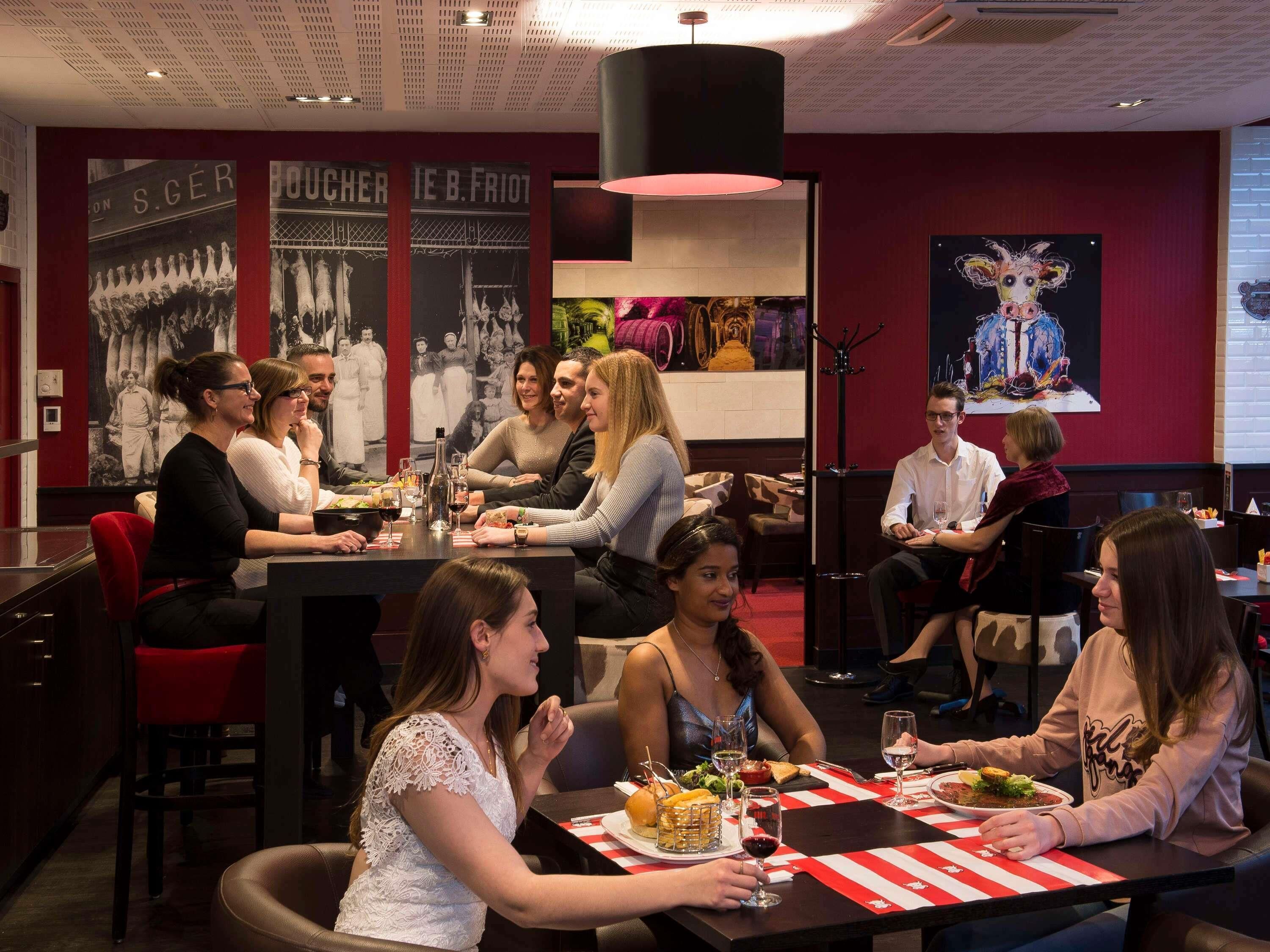 Petit déjeuner, déjeuner et dîner servis sur place