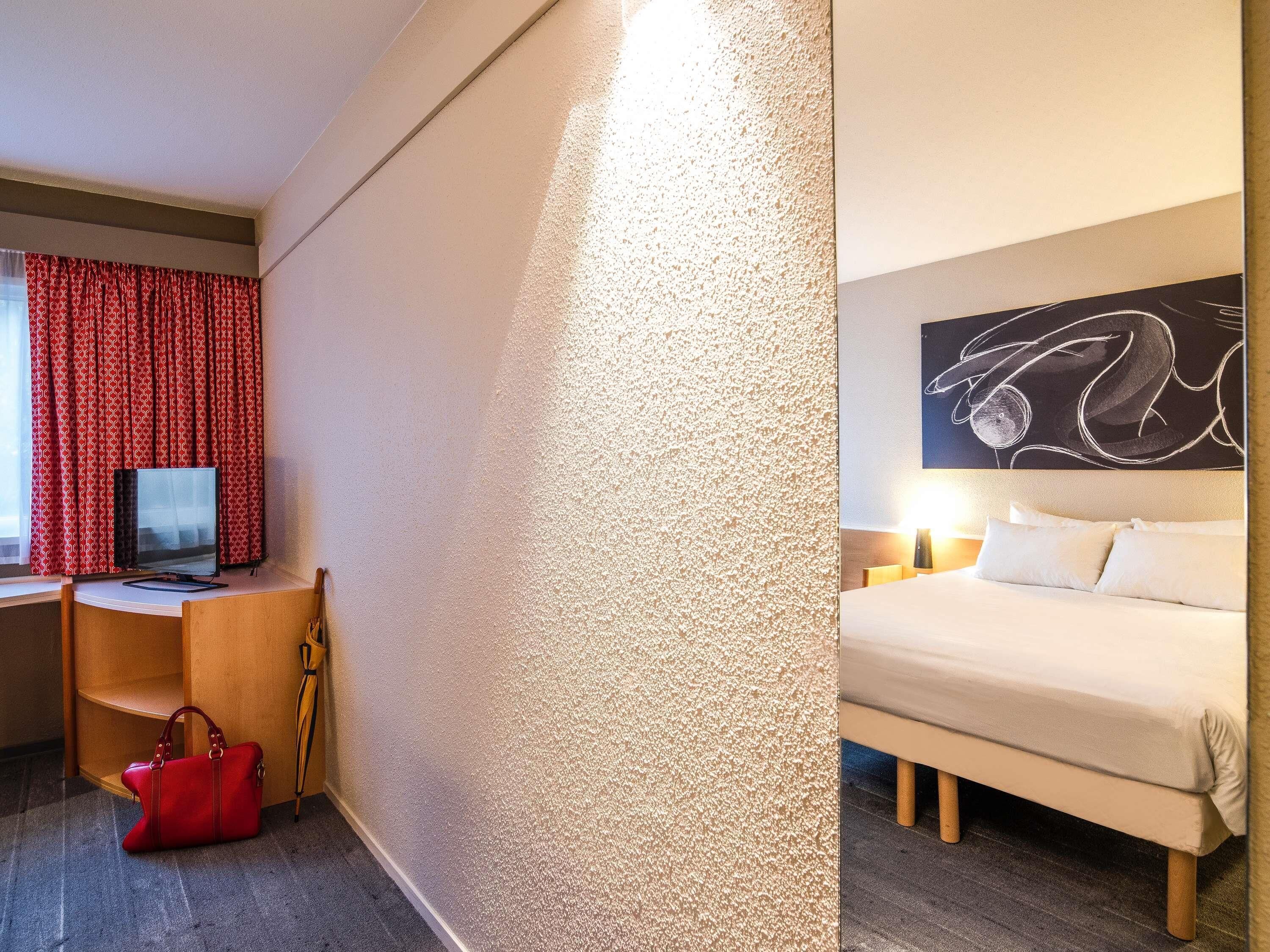 standard room, 1 double bed | premium bedding, desk, blackout curtains, soundproofing