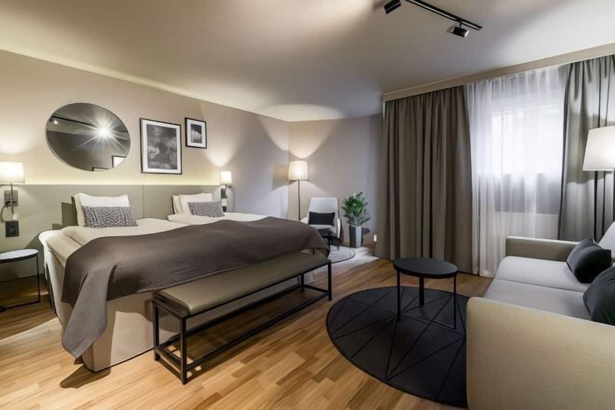 1 bedroom, in-room safe, desk, blackout curtains