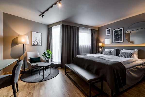 Chambre supérieure avec lits jumeaux | Coffre-fort, bureau, rideaux d’obscurcissement