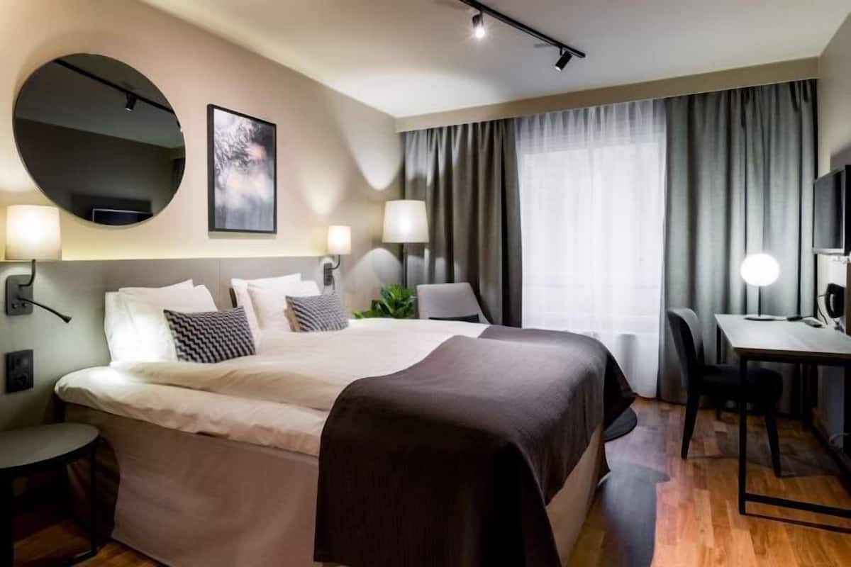 1 bedroom, in-room safe, desk, blackout curtains