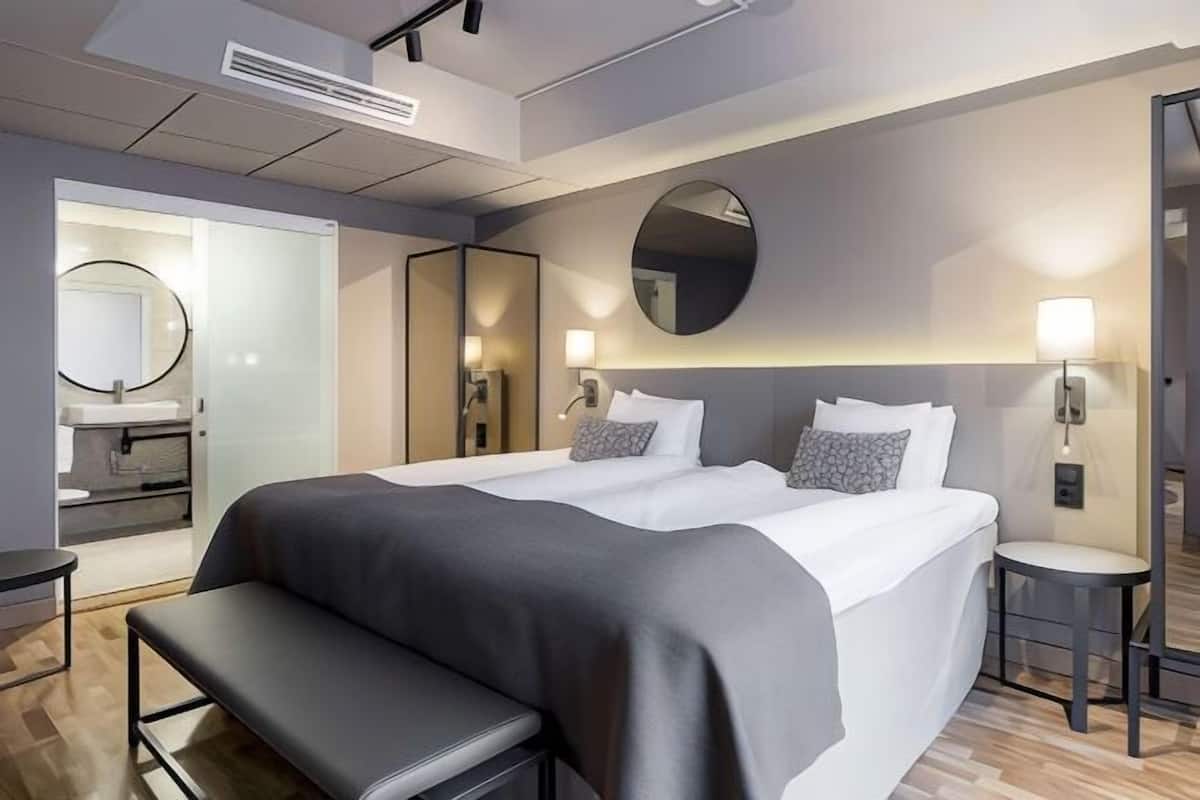 1 bedroom, in-room safe, desk, blackout curtains