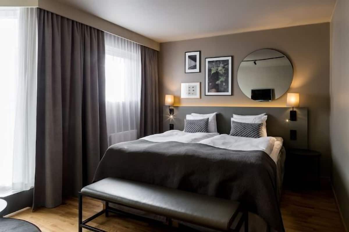 1 bedroom, in-room safe, desk, blackout curtains