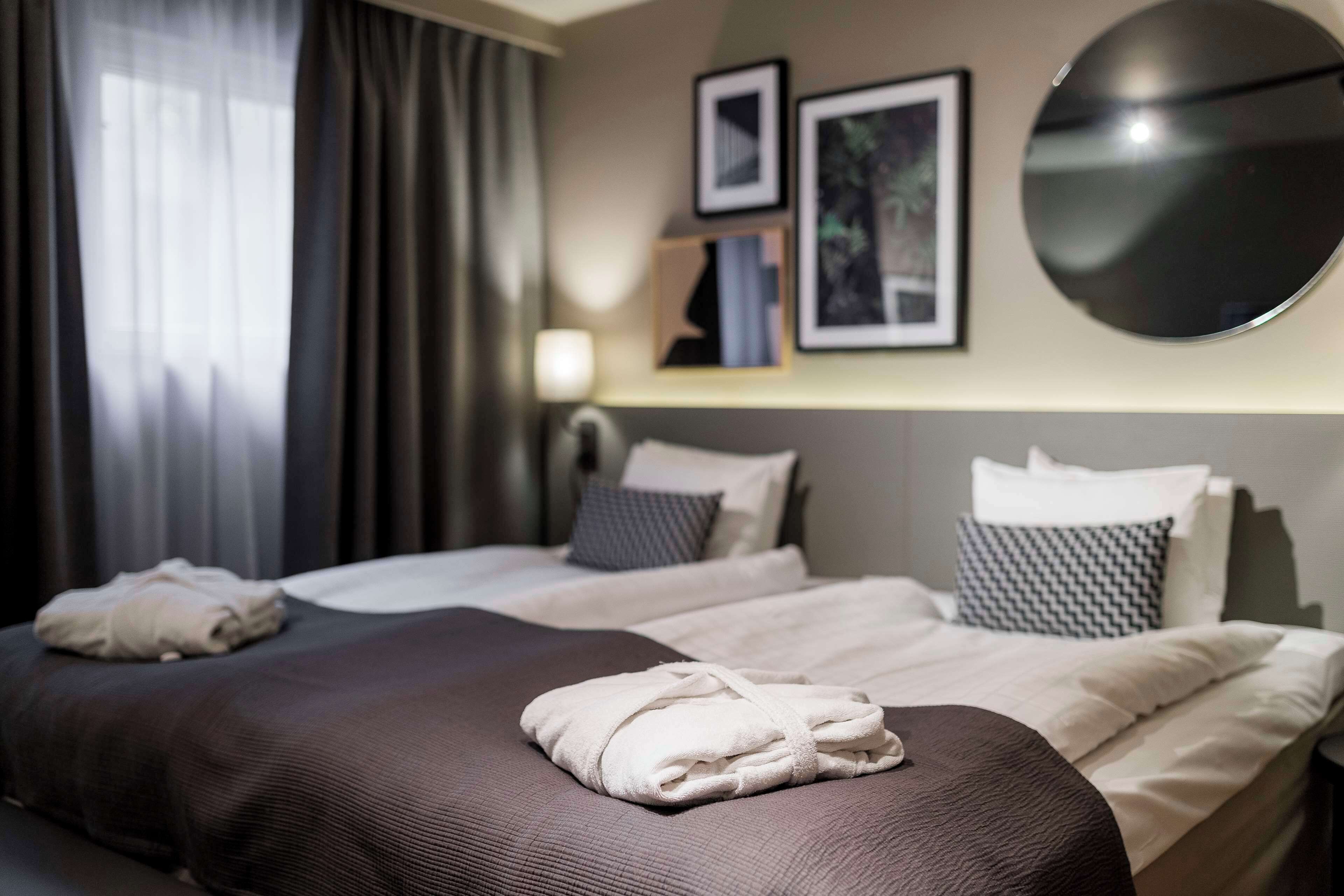 1 bedroom, in-room safe, desk, blackout curtains