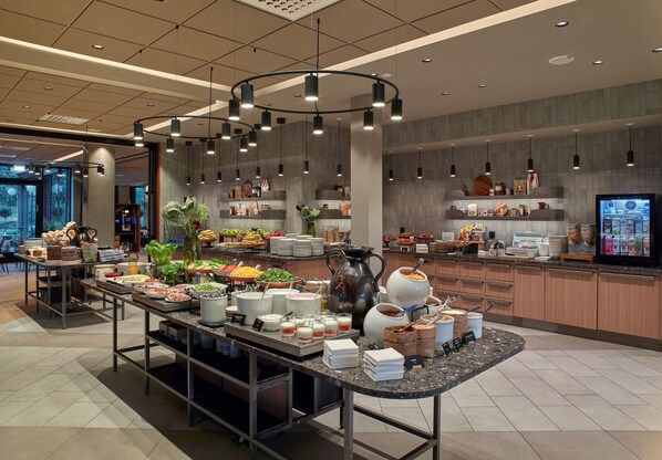 Café da manhã com buffet todos os dias (SEK 275 por pessoa) 