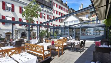 2 restaurants, French cuisine