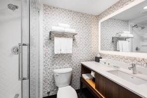 Standard Room, 1 King Bed | Bathroom | Combined shower/tub, rainfall showerhead, free toiletries, hair dryer - Holiday Inn Toronto Airport East by IHG (Toronto)